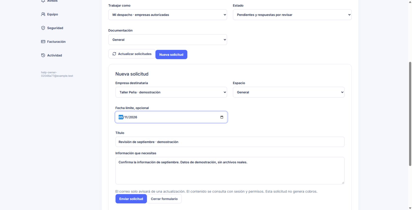 Solicitud con destinatario, plazo, título e información de demostración