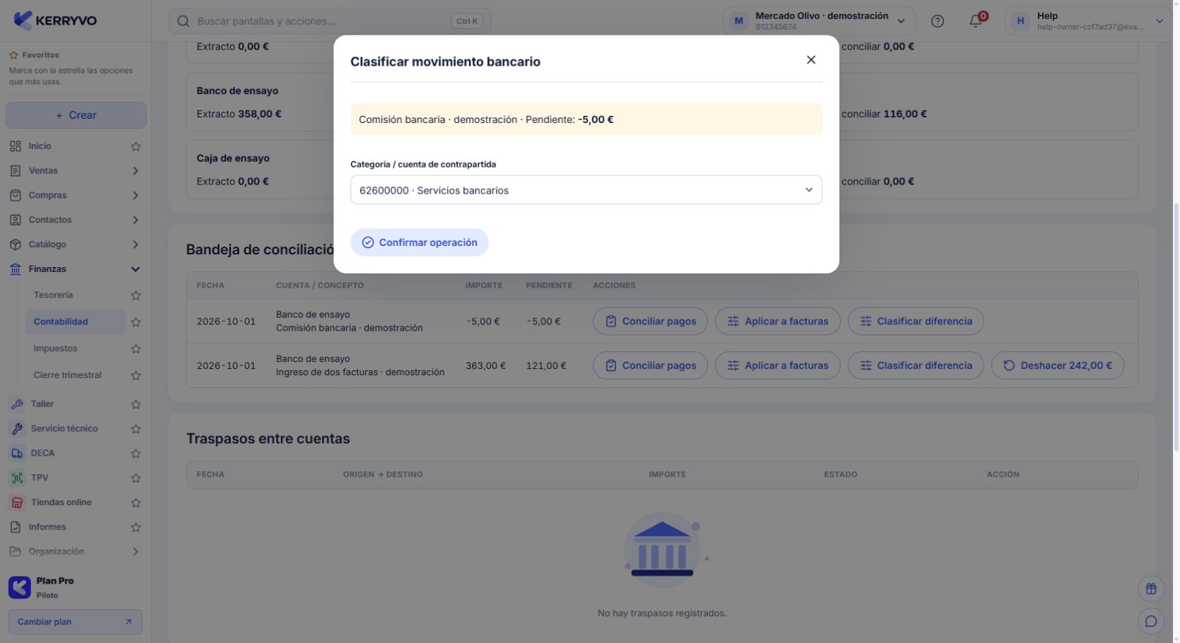 Clasificación de una comisión bancaria ficticia en Servicios bancarios