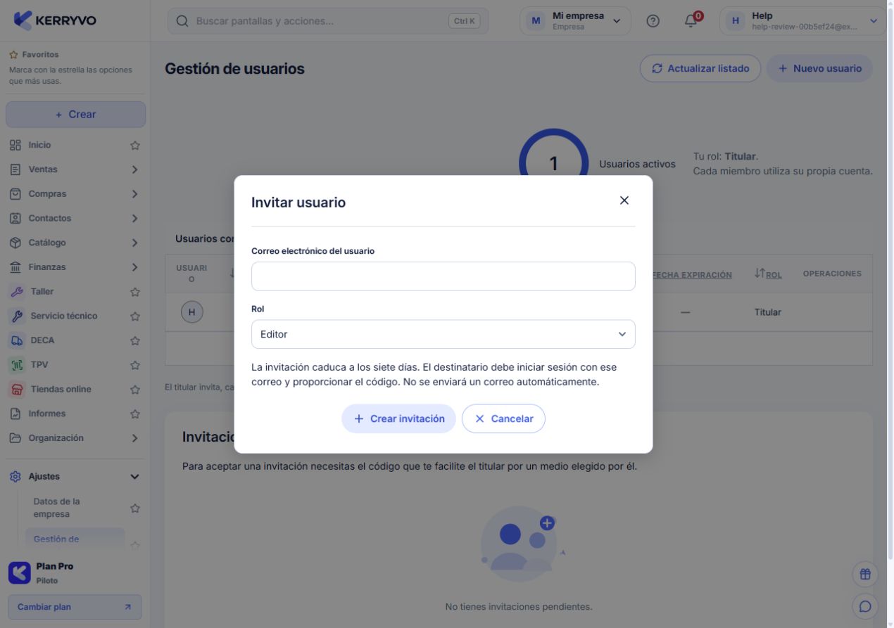 Formulario de invitación con correo y selección de rol